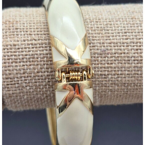 Stylish Cream Enamel & Gold Tone Hinged Bangle Bracelet Criss Cross Design MINT - Picture 4 of 6